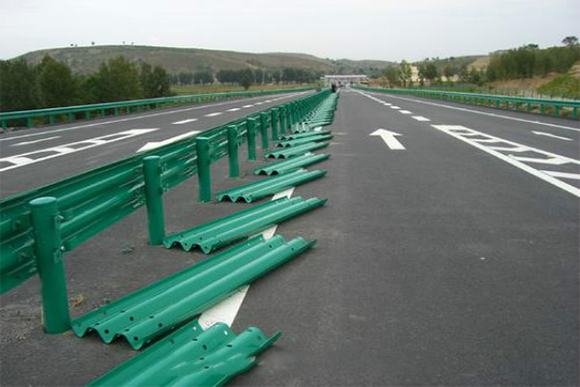 东营波形护栏的维护与管理确保道路安全的关键步骤